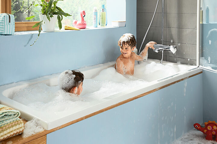 Familienbadezimmer von hansgrohe Croma E.